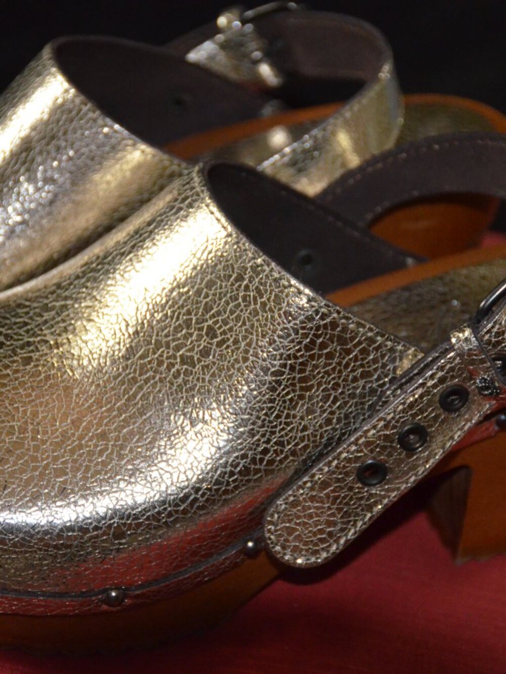 Juicy Couture Size 8 Gold Crackle Clogs/Mules Made in Italy Wooden heel - Picture 10 of 10